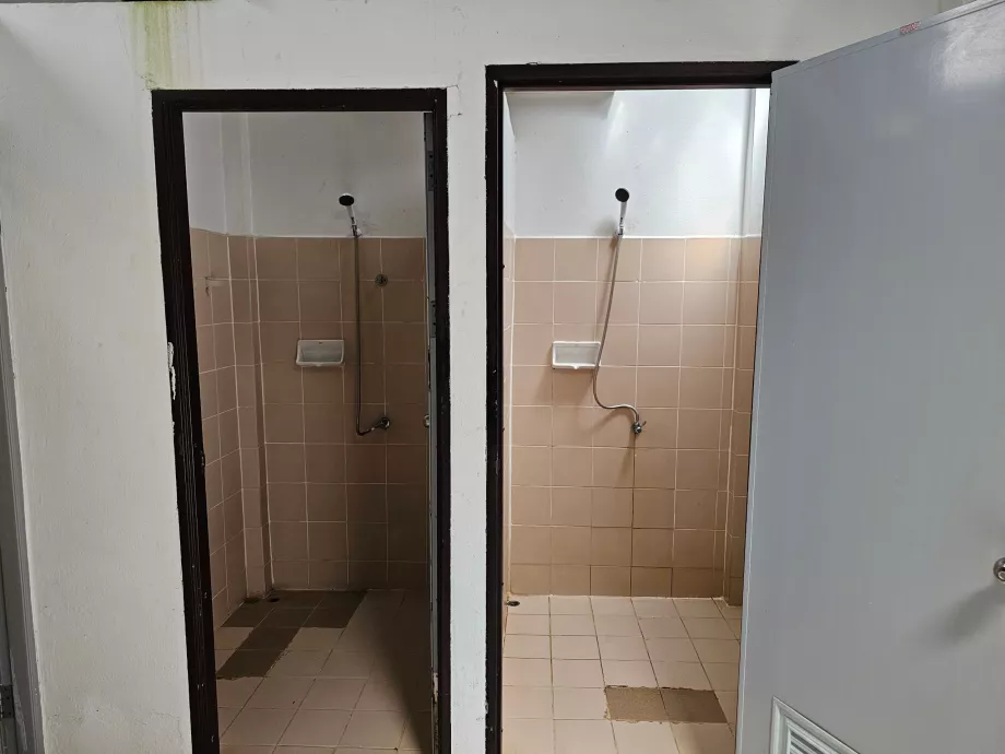 Ingyenes zuhanyzás a Phaeng Noi vízesésnél