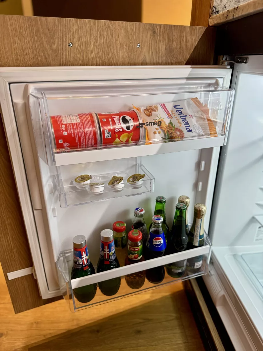 Hűtőszekrény ingyenes minibárral