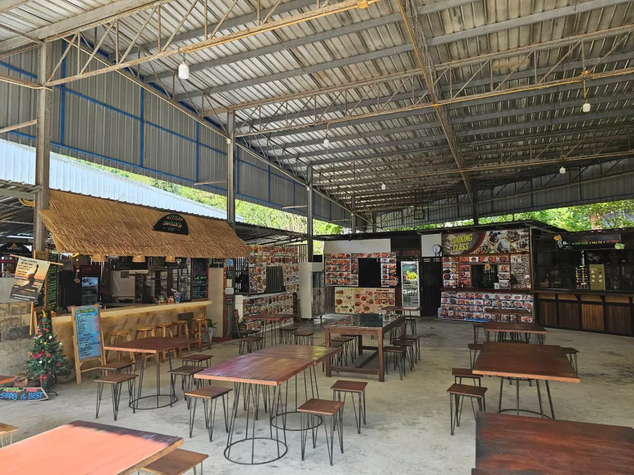 Étkező Panburi Village-ben