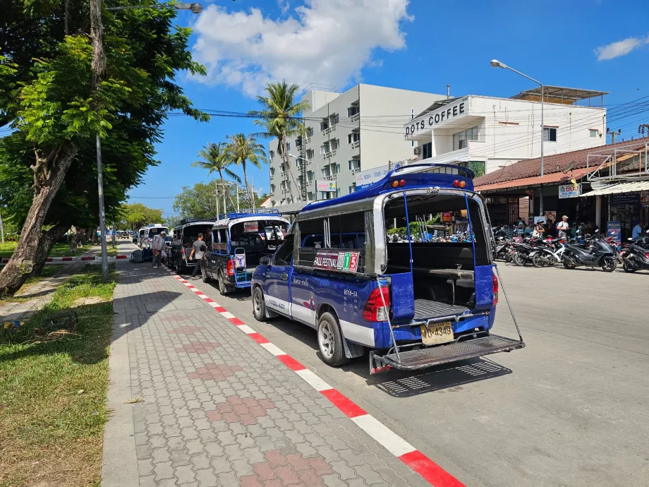 Közös taxiállomás a Thong Sala mólónál