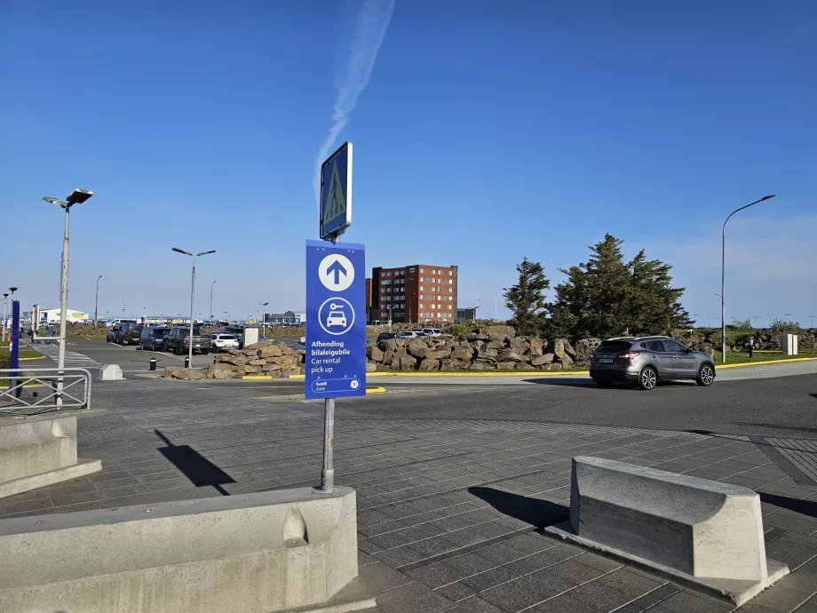 Irány az autókölcsönző parkolókhoz