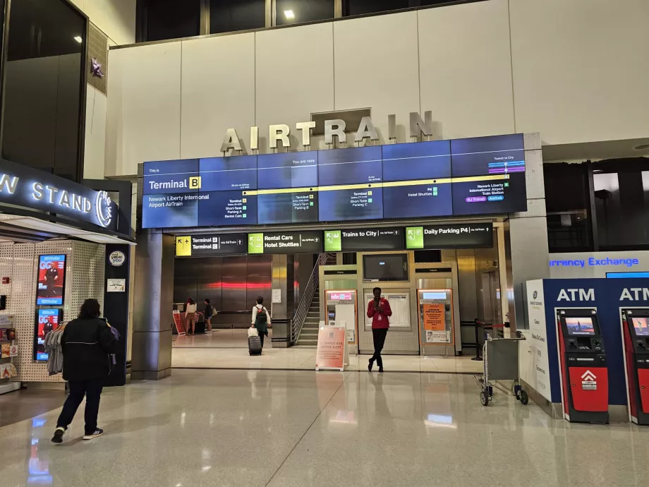 Az Airtrain állomás bejárata