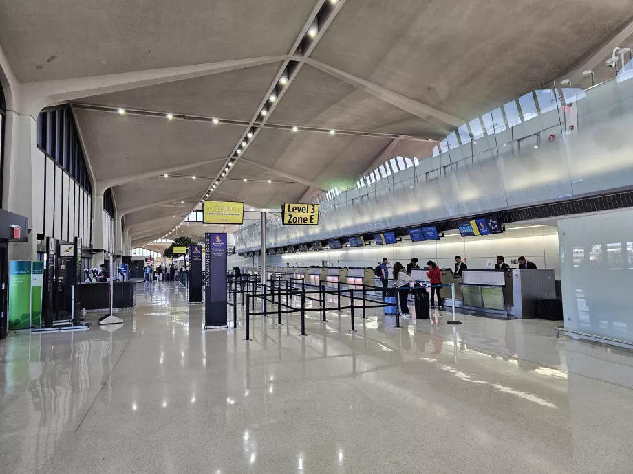 Check-in B terminál