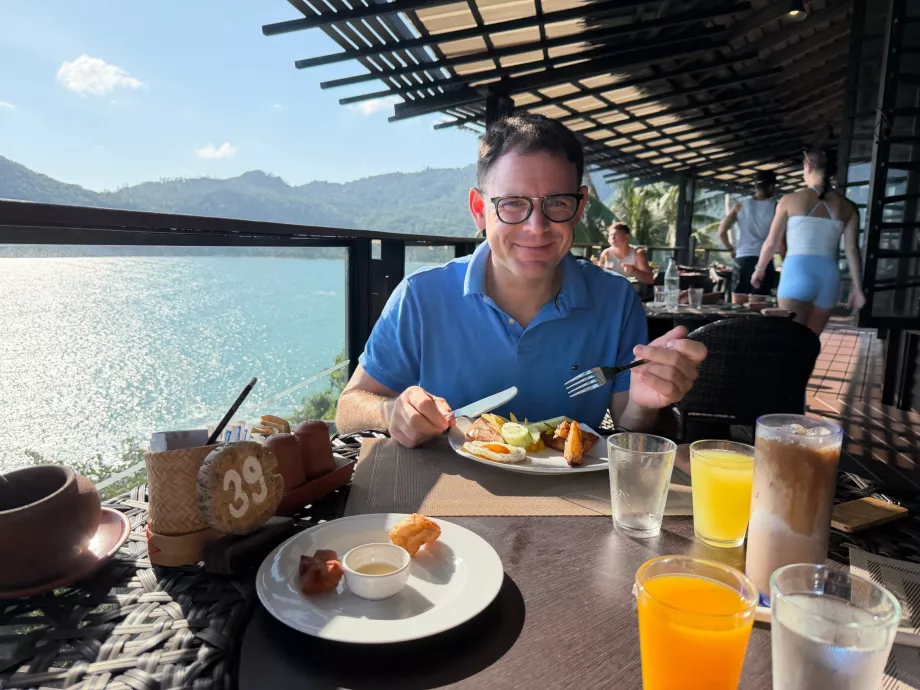 Én a szállodai reggelinél