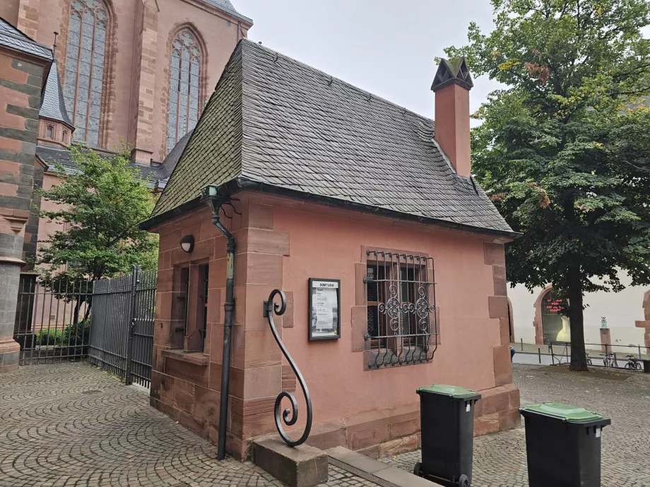 Torony bejárati jegypénztár