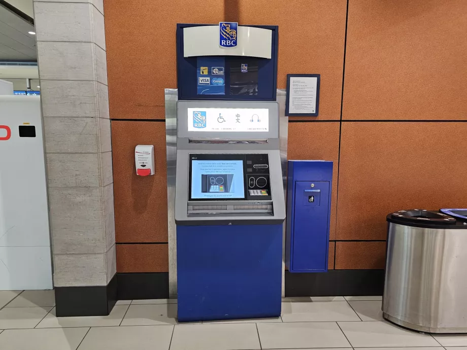 RBC ATM az indulási csarnokban