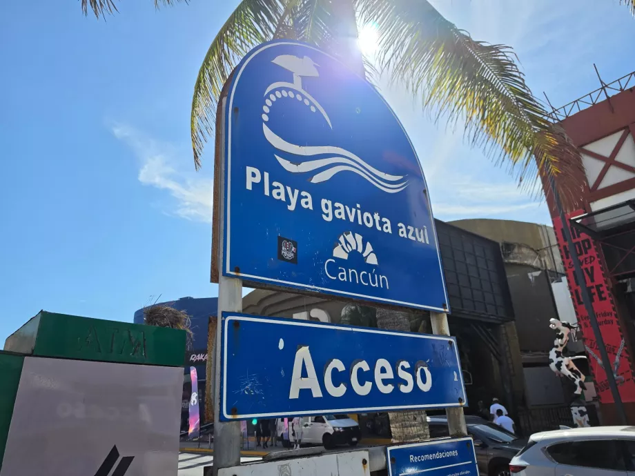 Playa Gaviota Azul, nyilvános strand