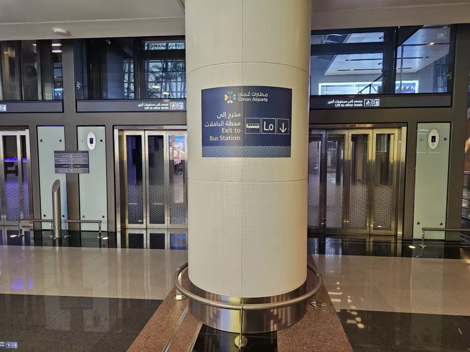 Irány a tömegközlekedési buszok (alagsor)