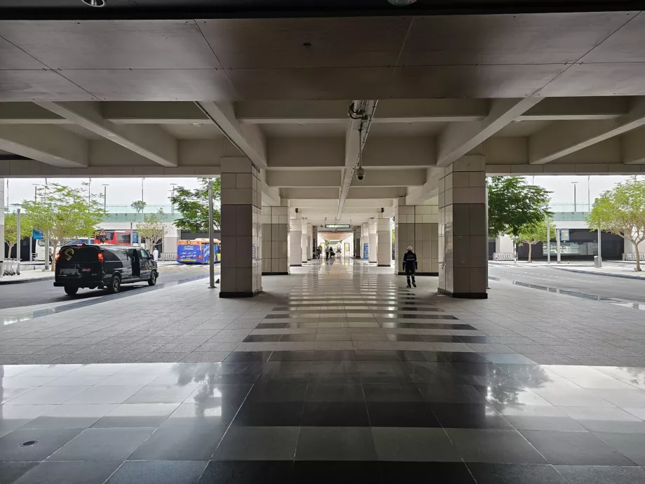 Az út a tömegközlekedési buszokhoz