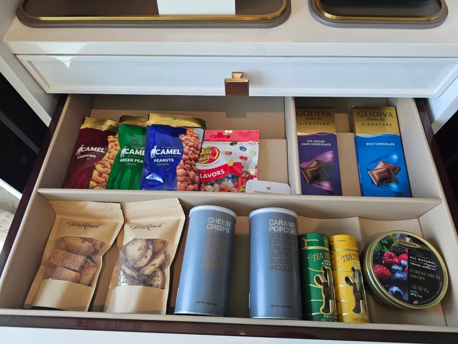 Keksz, csokoládé és diófélék