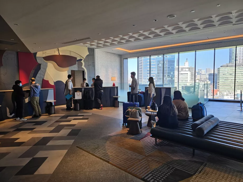 Hotel recepció a 12. emeleten