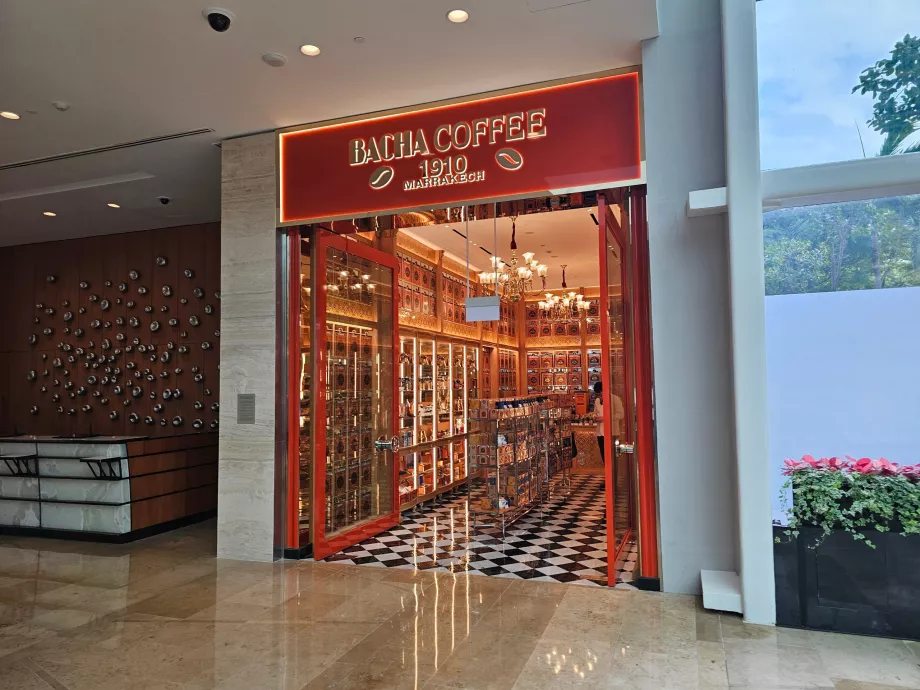 Üzletek a szálloda halljában