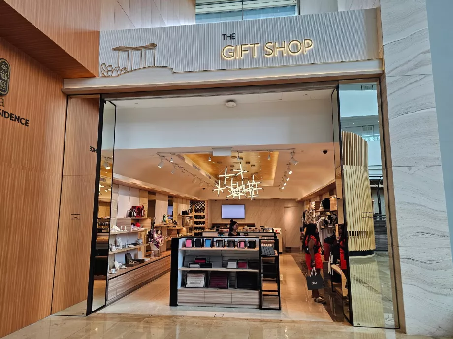 Üzletek a szálloda halljában