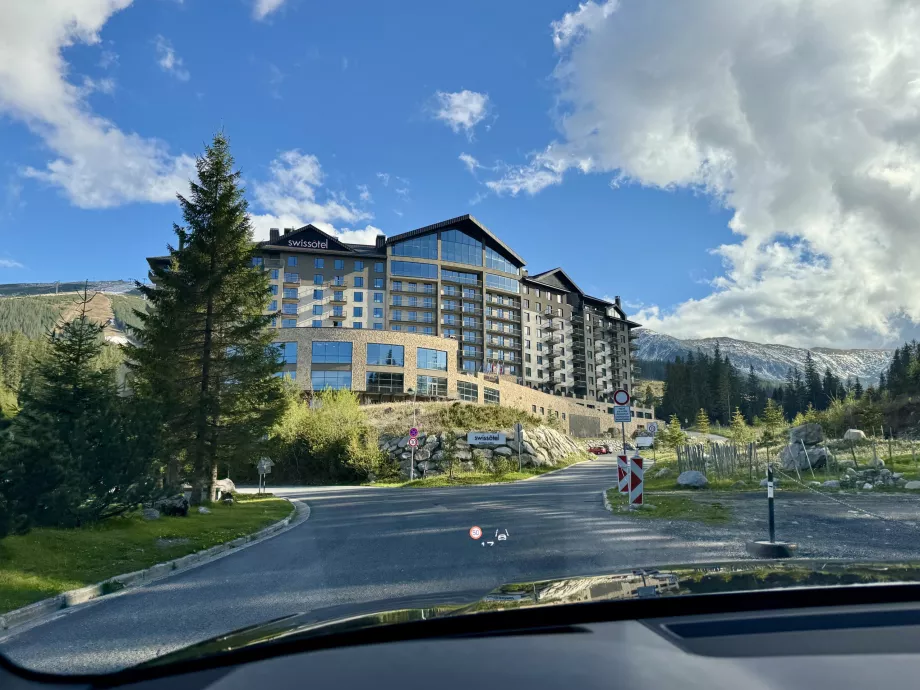 Megközelítés a Swissotel Damian Jasna szállodához