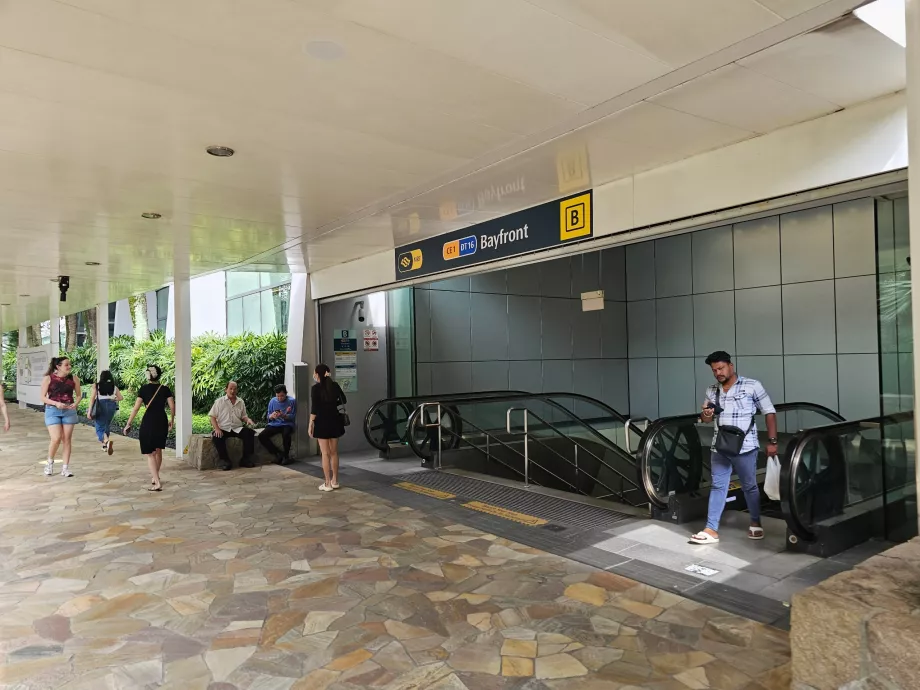 Bayfront metróállomás a szálloda közelében