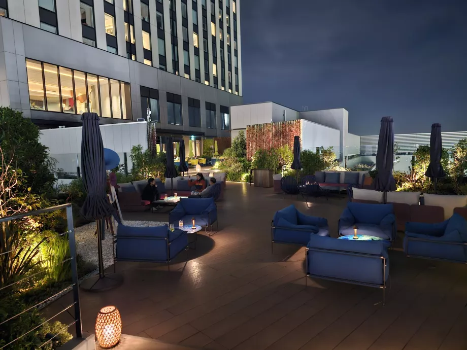 A Gallery 11 étterem szabadtéri terasza