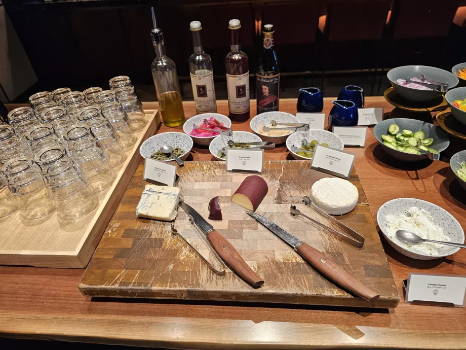 Reggeli - sajt, olajbogyó és olajok