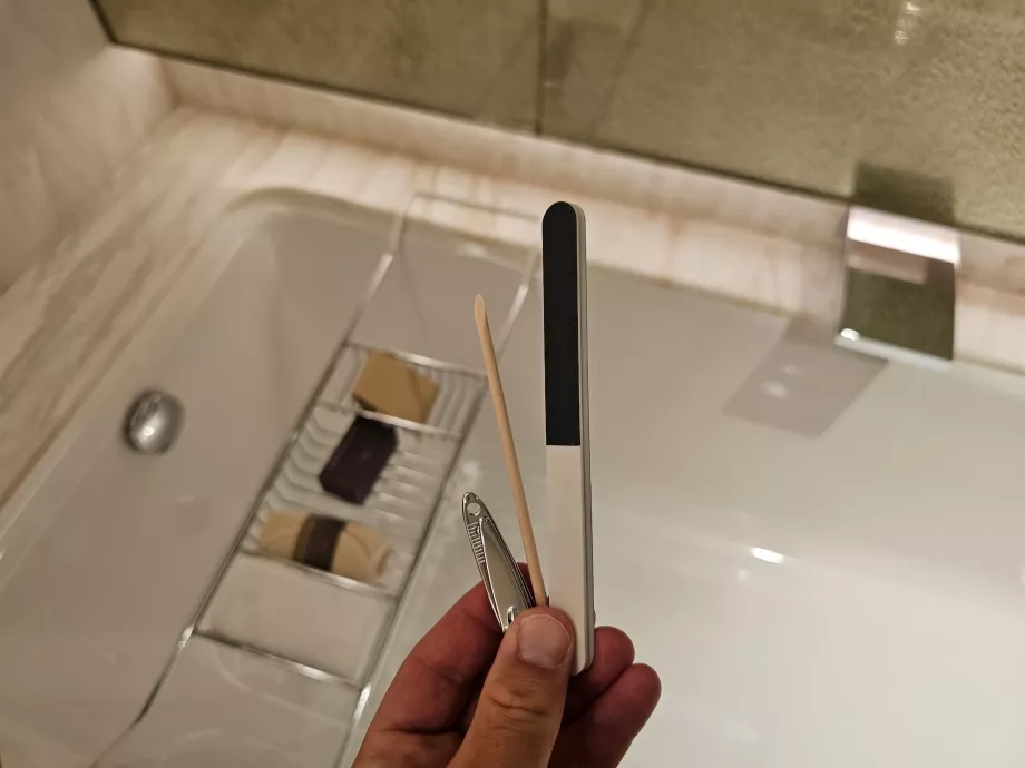 Körömreszelő és körömcsipesz