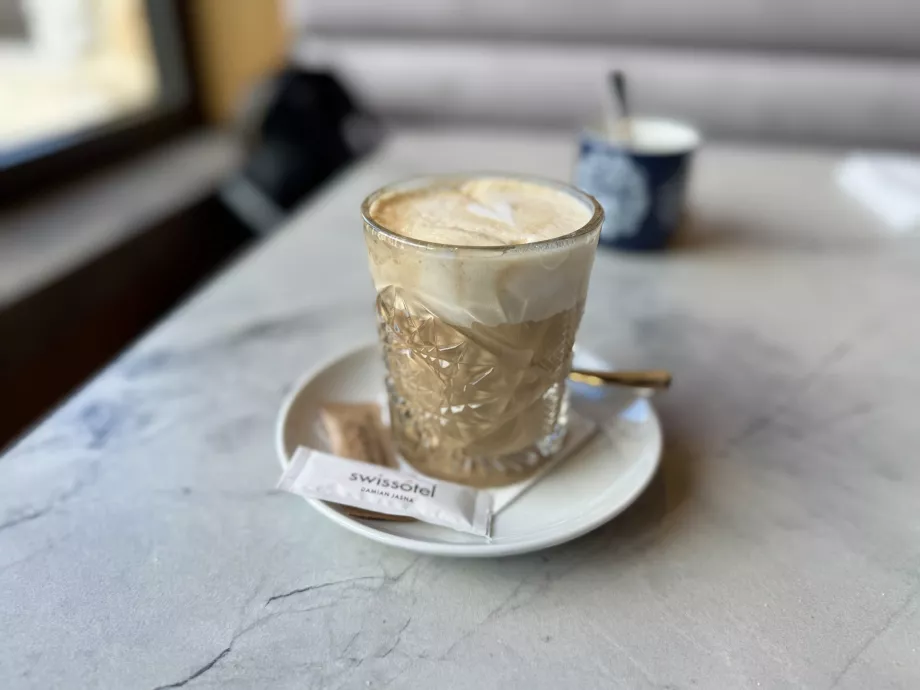 Flat white reggelire