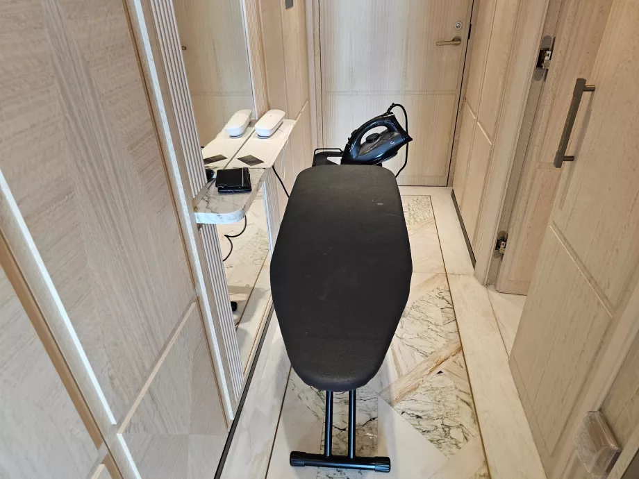 Vasalódeszka a szobában