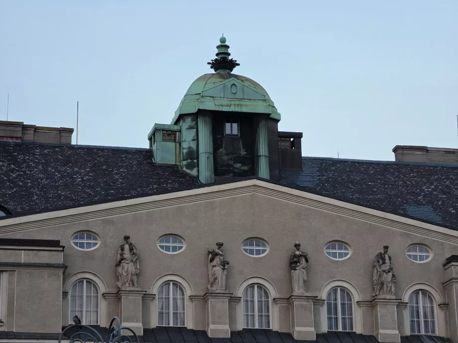 Az Onyx Tower Suite ebben a toronyban és alatta található