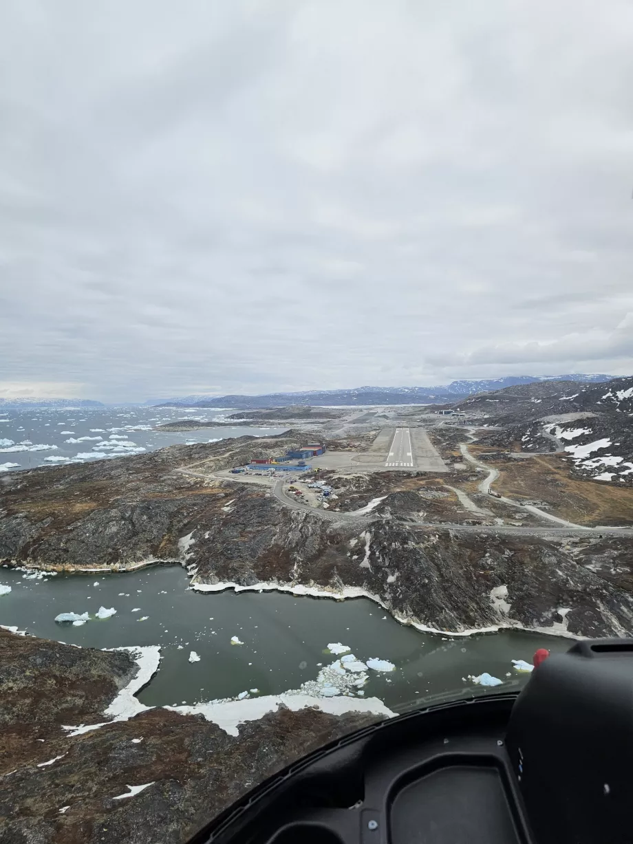 Helikopter leszállás az Ilulissat repülőtéren