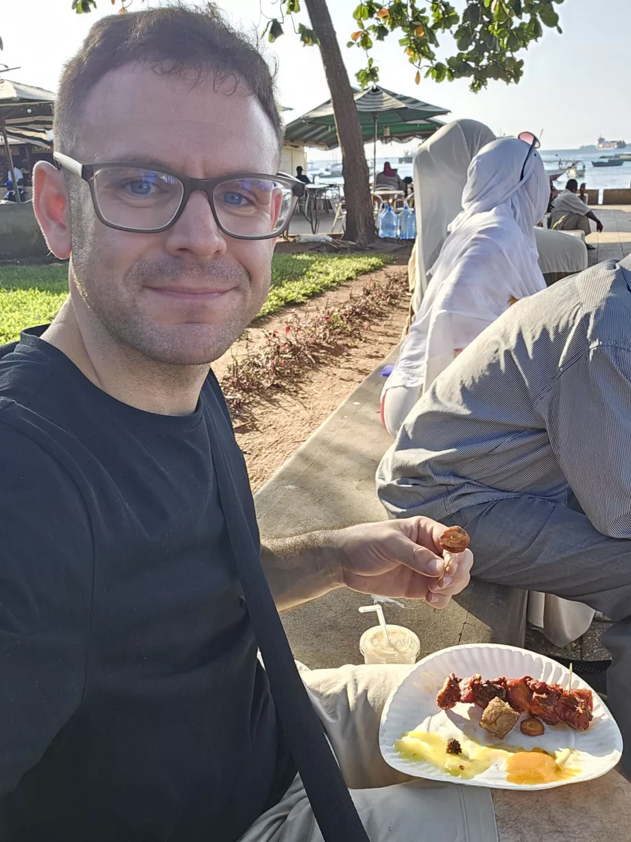Én a Forodhani Parkban vacsorázom