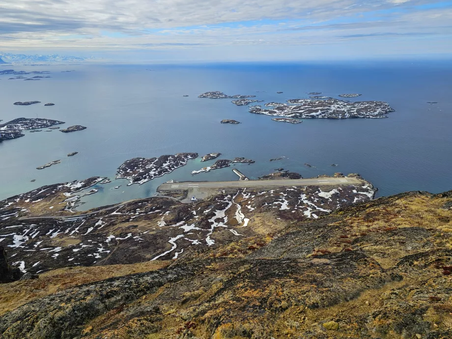 Sisimiut repülőtér, kilátás Palasip Qaqqaa felől