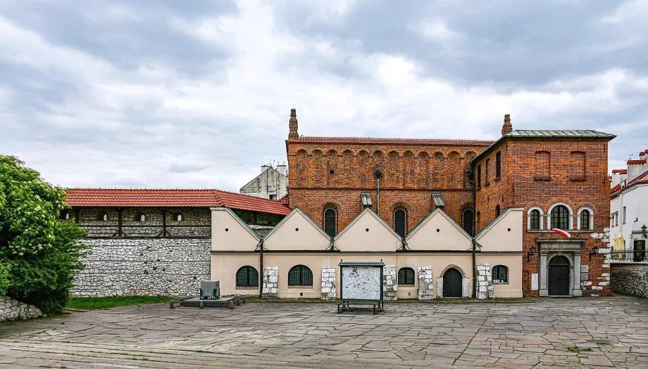 A régi zsinagóga, Fotó: Jeremiah Z. Cockroach, Wikimedia Commons, CC BY-SA 4.0