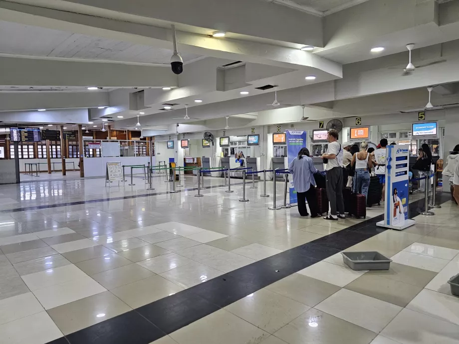 2A terminál, check-in pultok