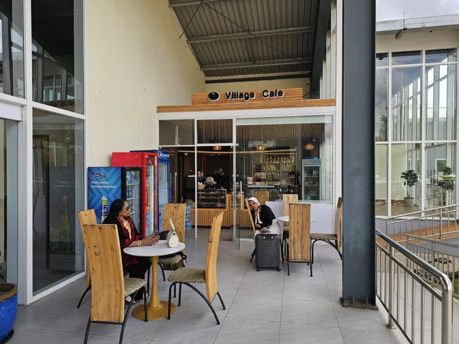 Kávézó az érkezési csarnokban