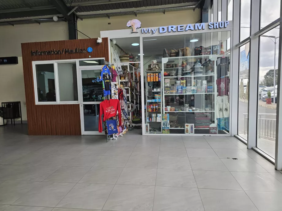 Szuvenírbolt az indulási csarnokban