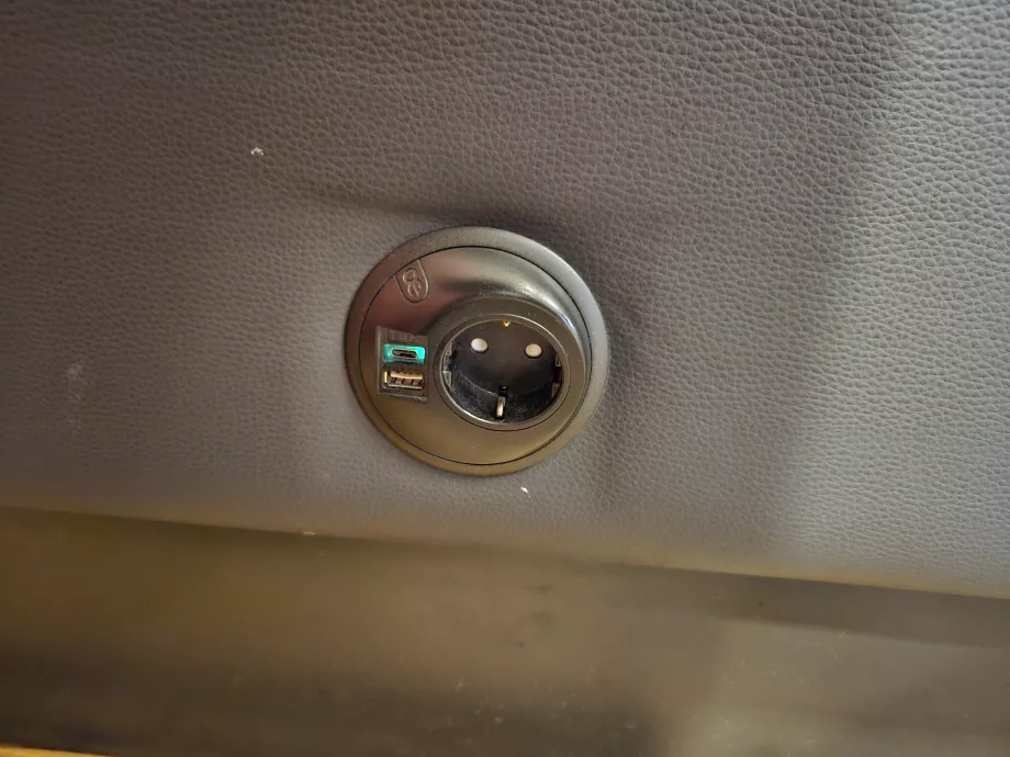 Aljzat az elektronika töltéséhez