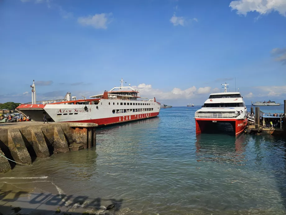 Azam Marine hajók