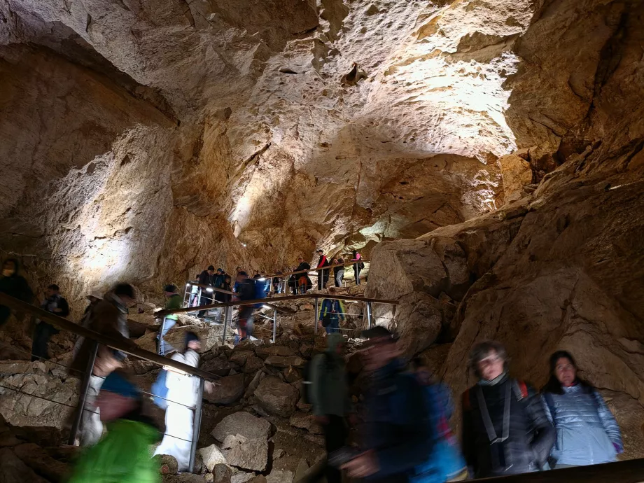 Jégbarlang
