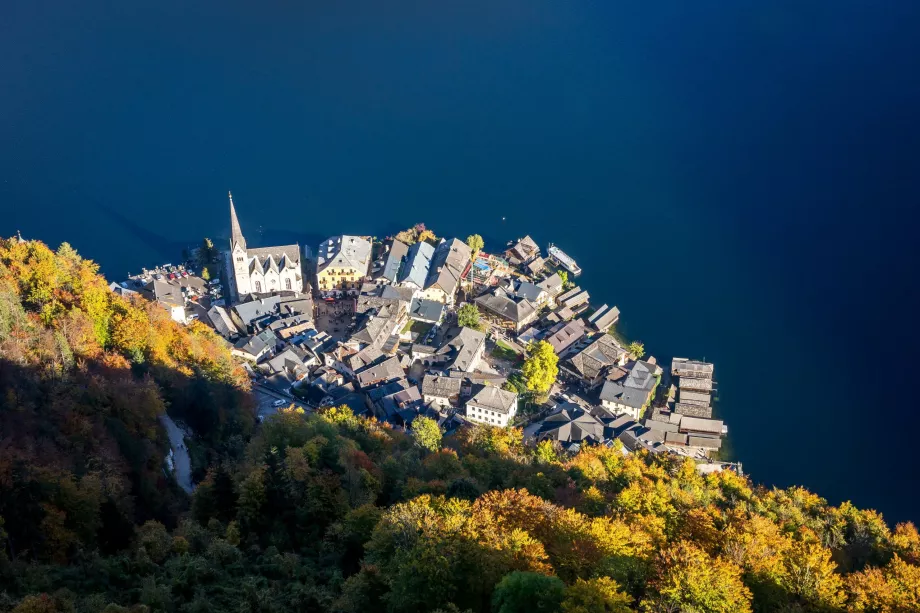Hallstatt a Skywalkról nézve