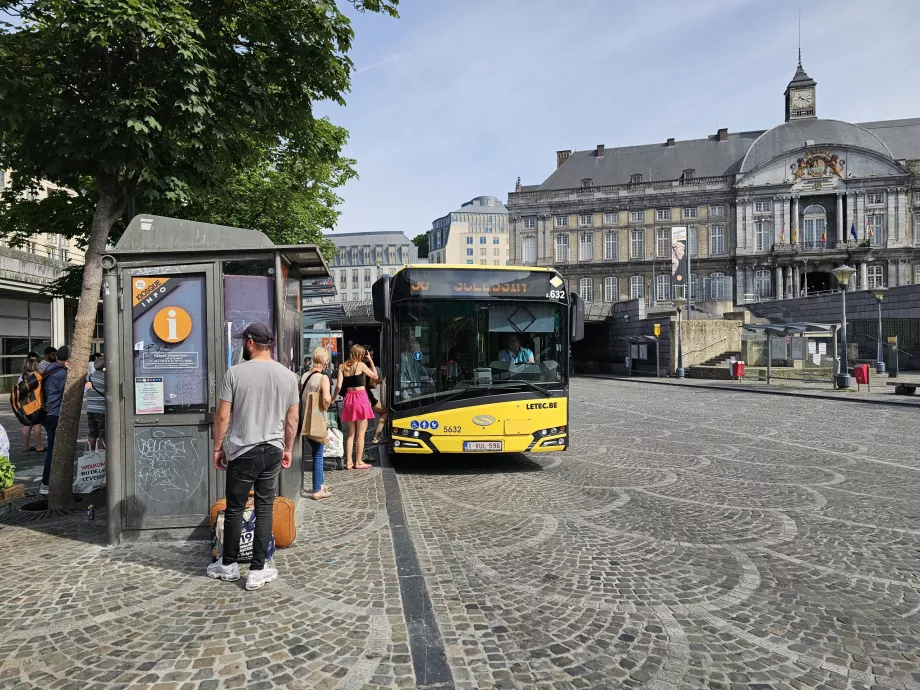 Buszmegálló a Place St-Lambert téren