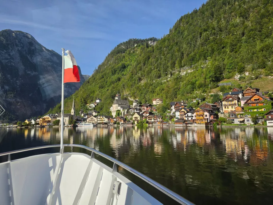 Kilátás Hallstattra a kompról