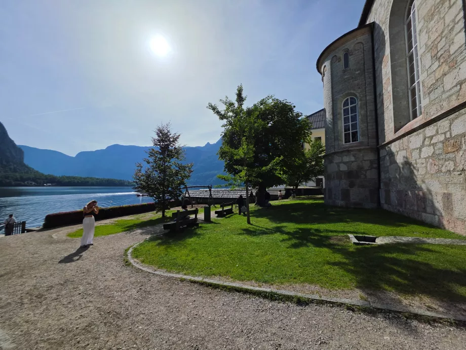 A kis park az evangélikus templom előtt