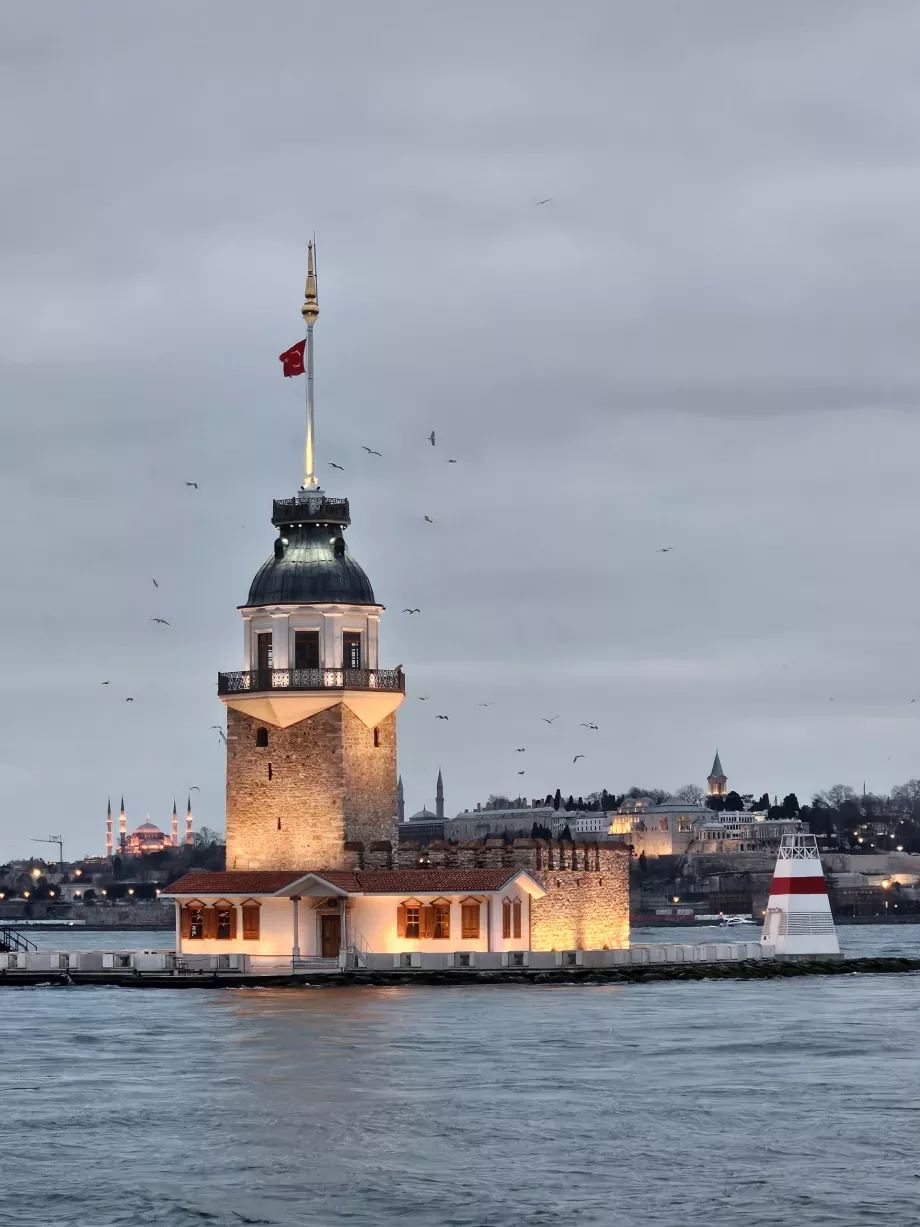 Maiden Tower kora este