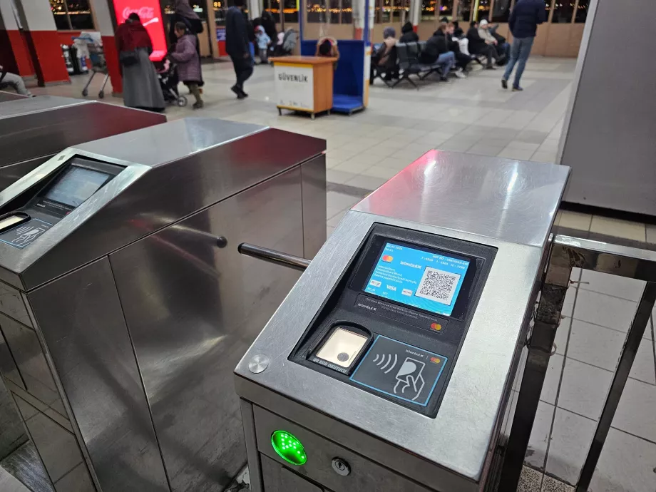 Fizetés kártyával vagy Istanbulkarttal a kompokon