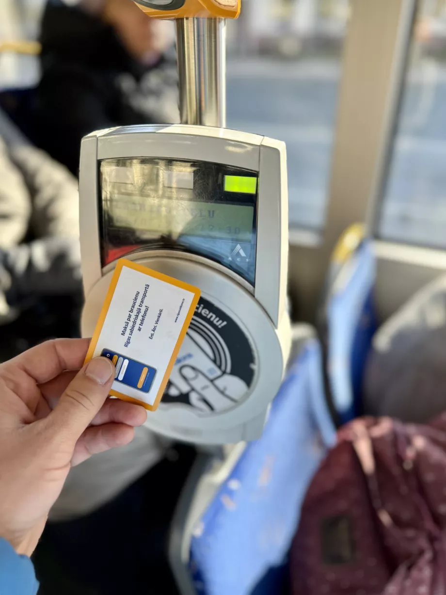 Jegyek jelölése a tömegközlekedésben