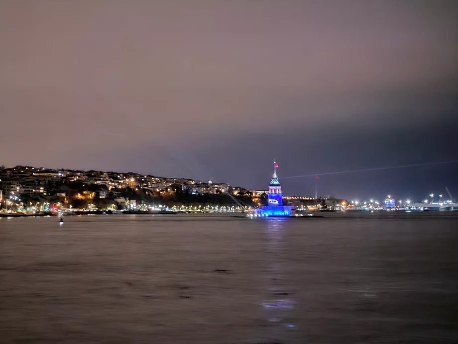 Éjszakai komphajózás