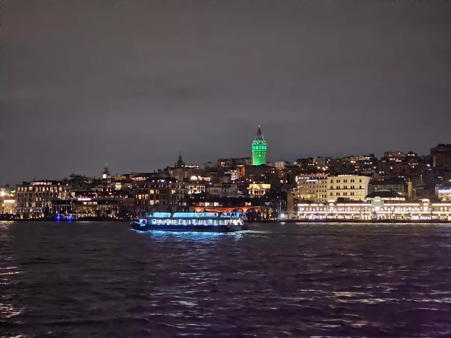 Éjszakai komphajózás