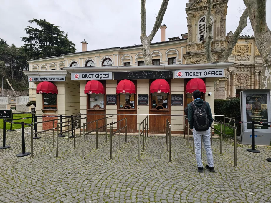 Dolmabahce palota főbejárata