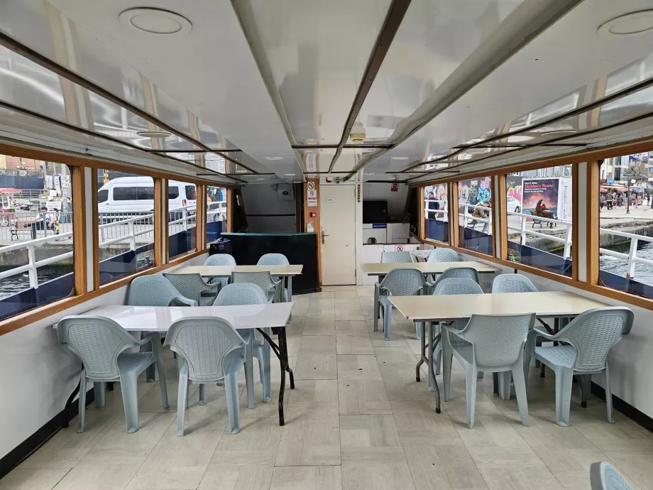 A hajó belseje a Szűz Mária-toronyhoz