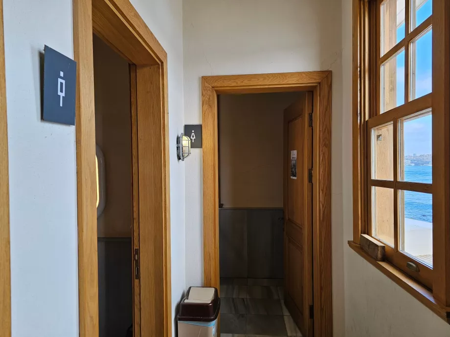 Ingyenes nyilvános WC-k a Maiden Towerben