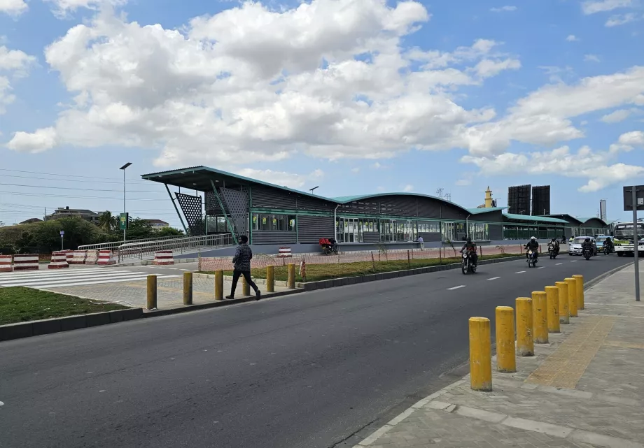 UDART buszmegálló a főúton