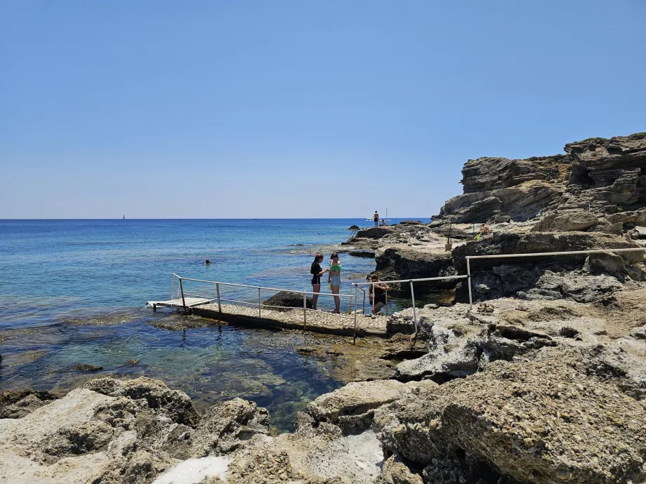 Strand Kallithea Springs közelében