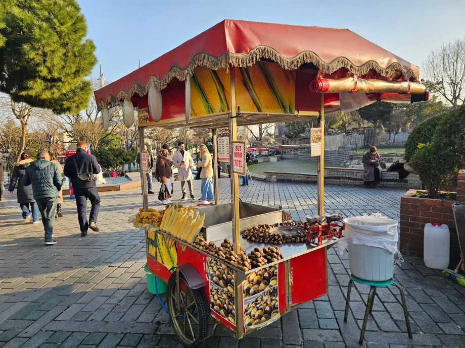 Kukoricás és gesztenyés stand